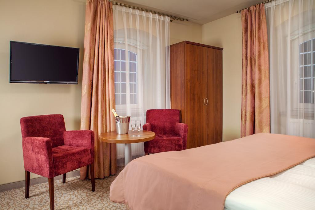 אפטא Hotel Miodowy Mlyn חדר תמונה